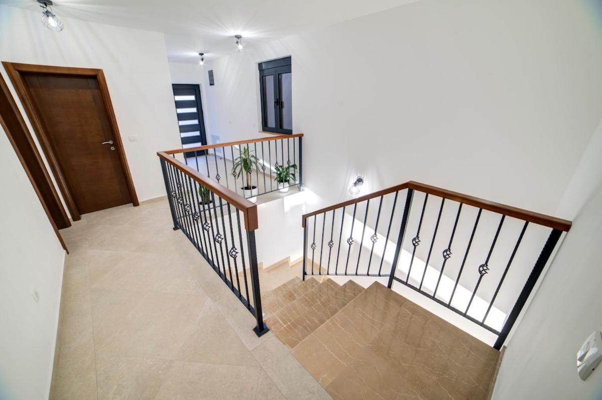 Villa Jelena With Private Pool - Lapcici Budva Kültér fotó